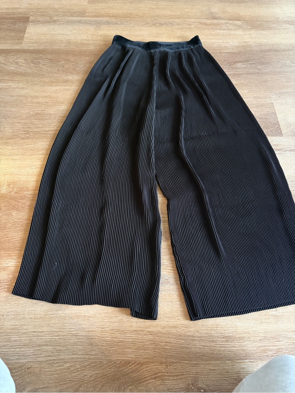 Black Pleated Wide-Leg Pants